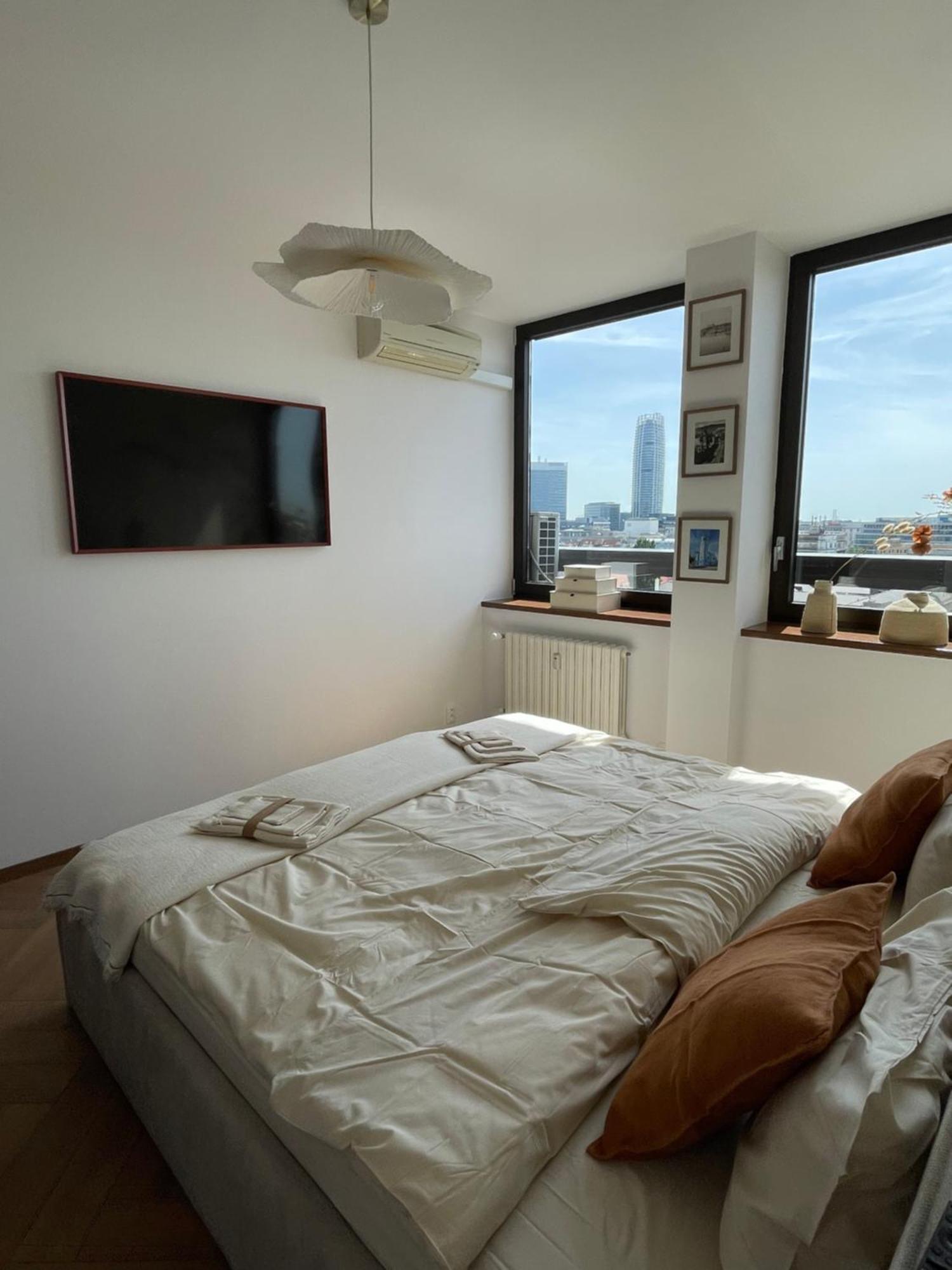 Panorama View Design Apt In Old Town - Free Parking บราติสลาวา ภายนอก รูปภาพ